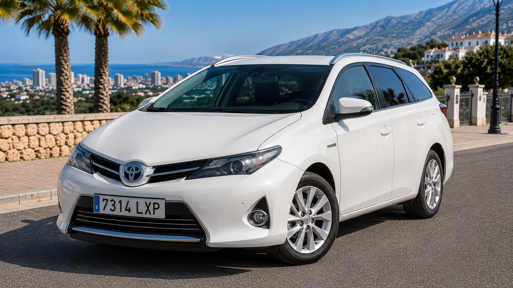 Toyota Auris универсал — фото 1