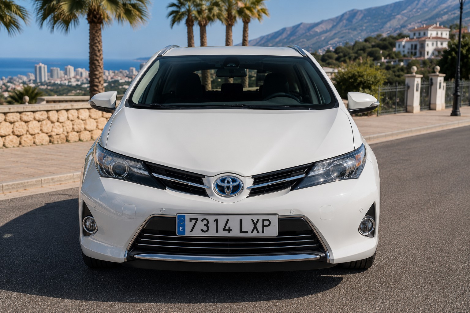 Toyota Auris универсал — фото 2
