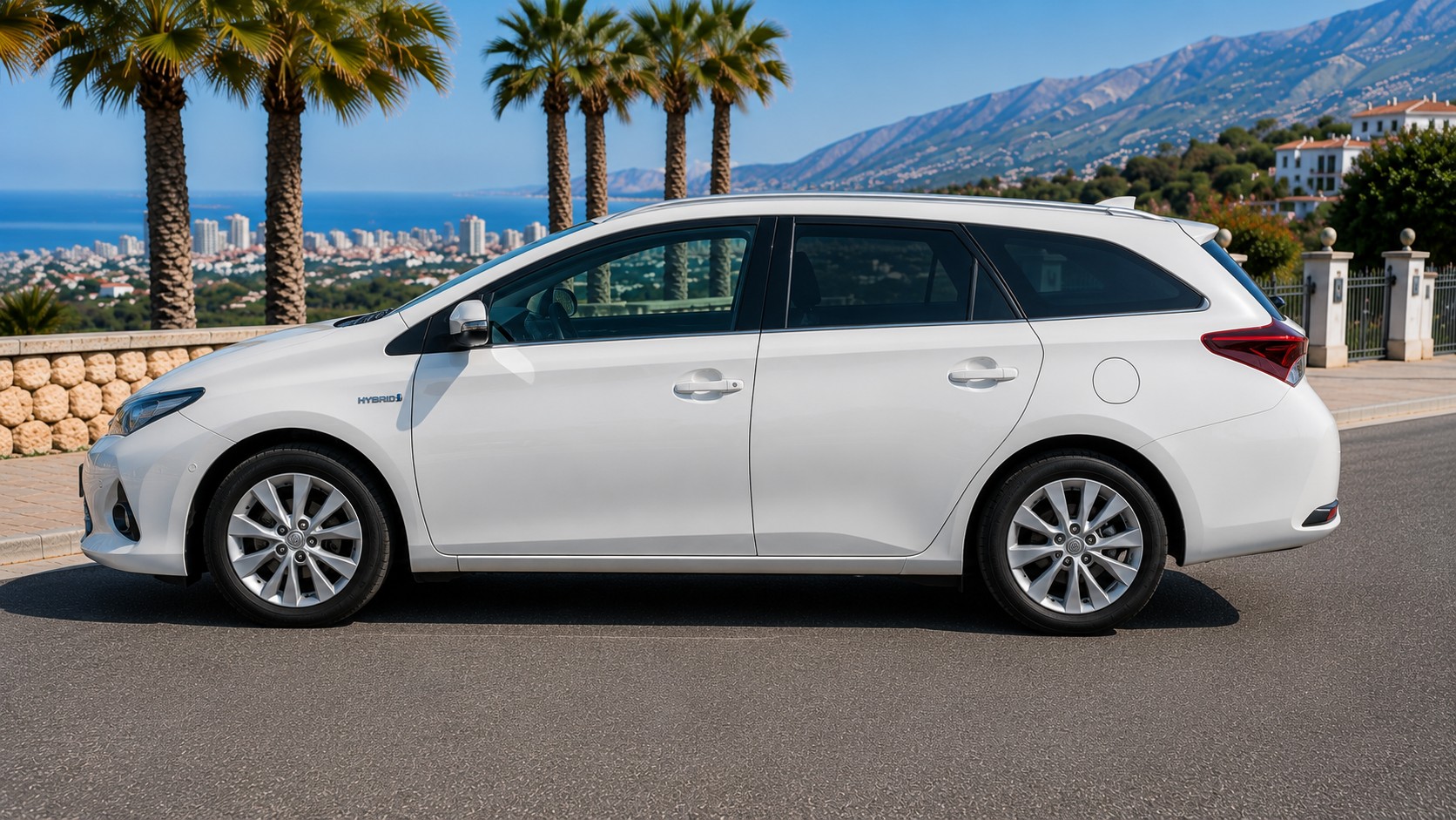 Toyota Auris универсал — фото 3