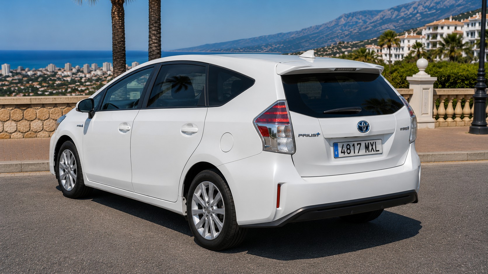 Toyota Prius Plus — 7 мест — фото 3